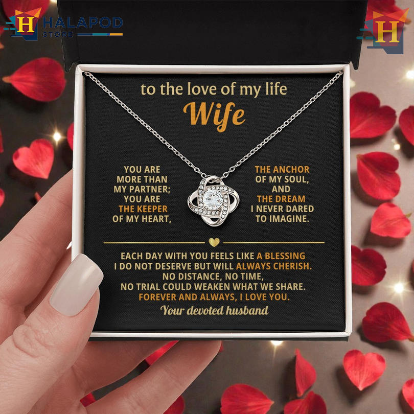 To My Beautiful Wife Sentimental Necklace For Valentine's Day Hold This Close Feel My Love